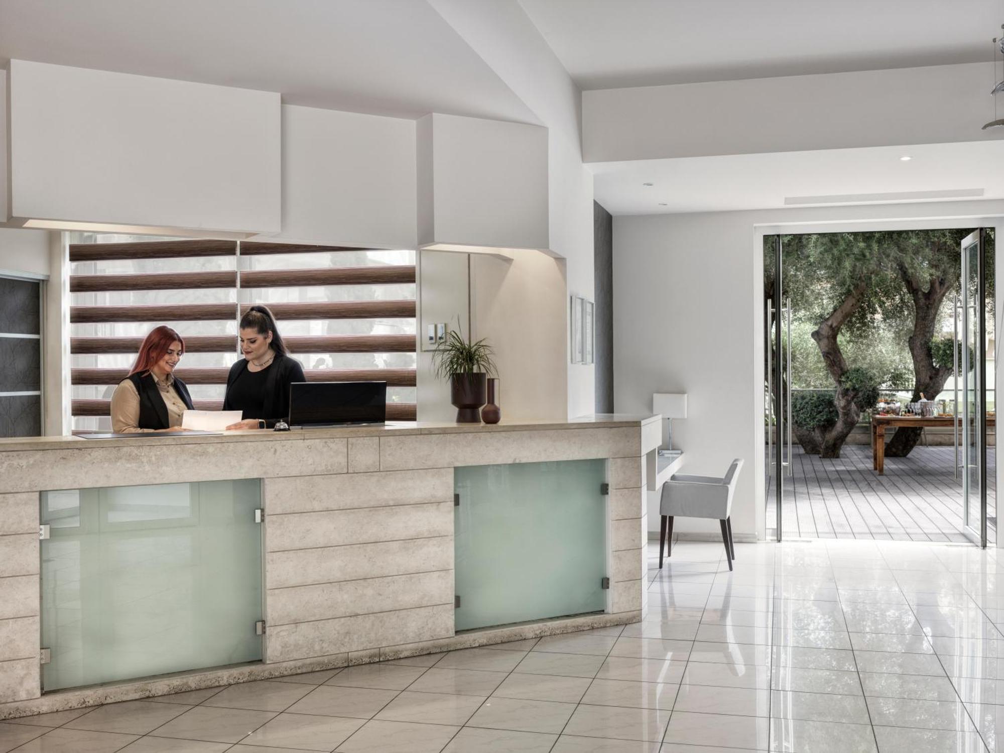 Civitel Attik & Hotel 4*