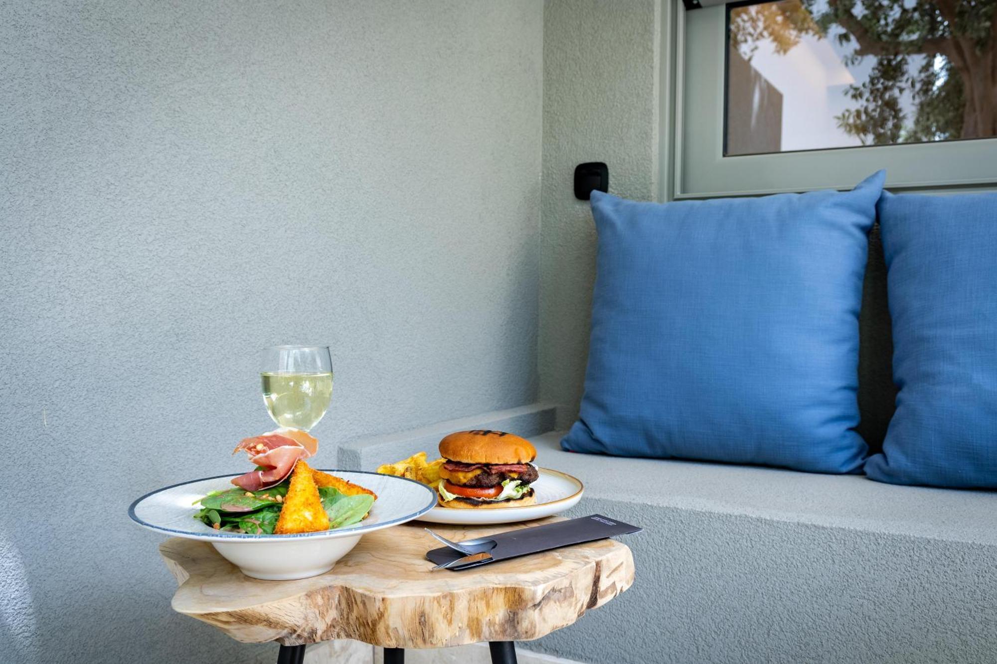 Hotel Civitel Attik & 4*