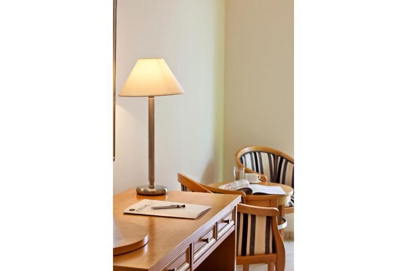 Hotel Civitel Attik & 4*